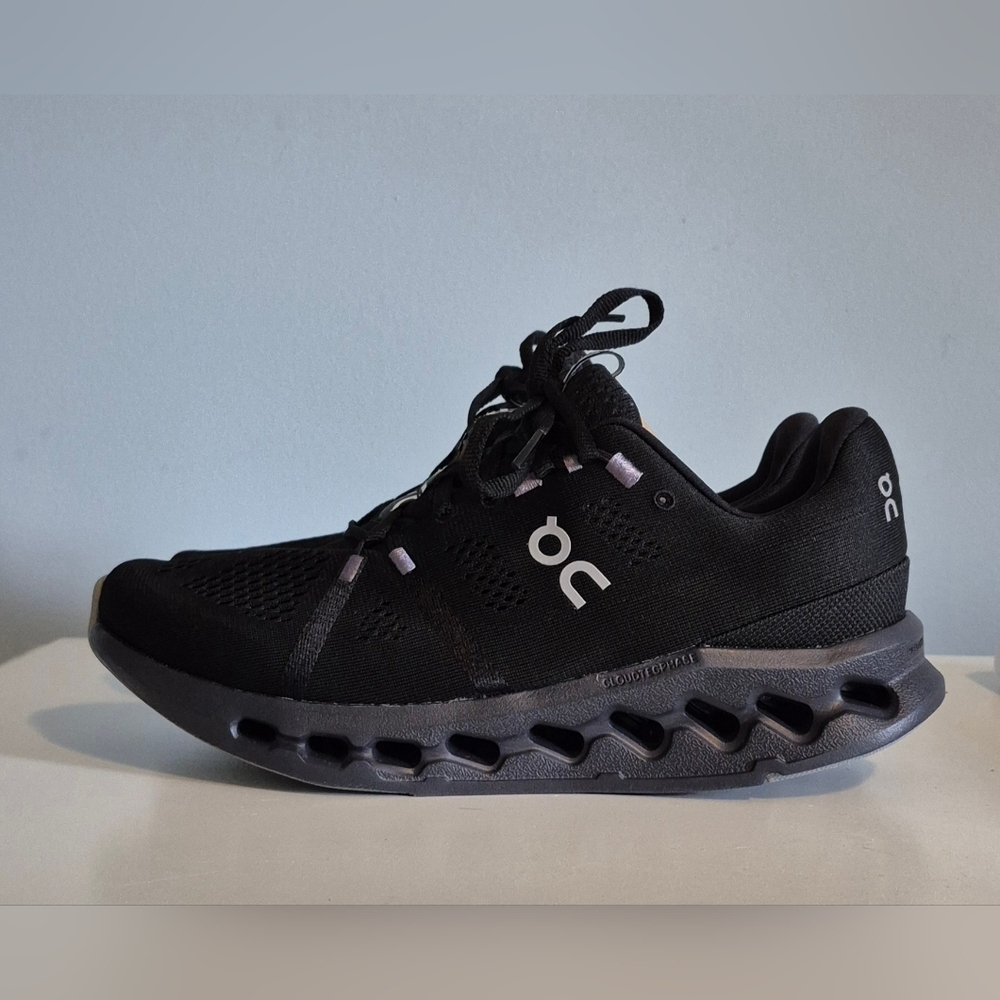 Men's On Running Cloudsurfer - Size US 8